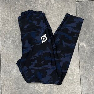 Reversible Peleton Leggings - Black and Blue
